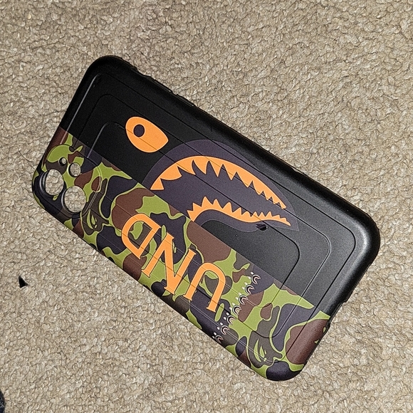 Undefeated x bape iphone 11 6.1" phone case - Picture 4 of 9